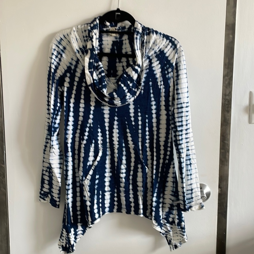 Pocket front asymmetrical cotton top